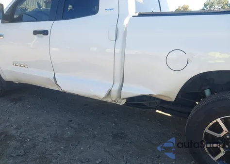 2016 Toyota Tundra Sr5 5.7L V8 z USA, uszkodzony, nr VIN 5TFUY5F11GX572882